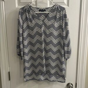 ‘Honey Punch’ brand tunic style women’s blouse. Black and white diamond pattern.